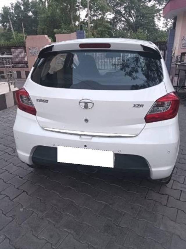 https://images10.gaadi.com/usedcar_image/4555345/original/processed_3adbe66a-df3e-401c-bd11-2710ed40bc72.jpeg?imwidth=6401