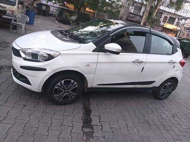 https://images10.gaadi.com/usedcar_image/4555345/original/processed_f205b084-0de4-423e-a412-009a129bc5c9.jpeg?imwidth=6400