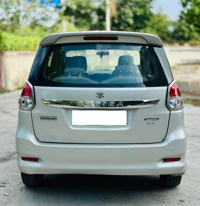 https://images10.gaadi.com/usedcar_image/4555357/original/processed_175b31d9-ea48-40c8-a18c-fbe7b8c9afd9.jpg?imwidth=6401