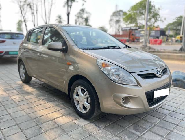 https://images10.gaadi.com/usedcar_image/4555362/original/processed_211cd016dca85a1ada739555bf56732a.jpg?imwidth=6400