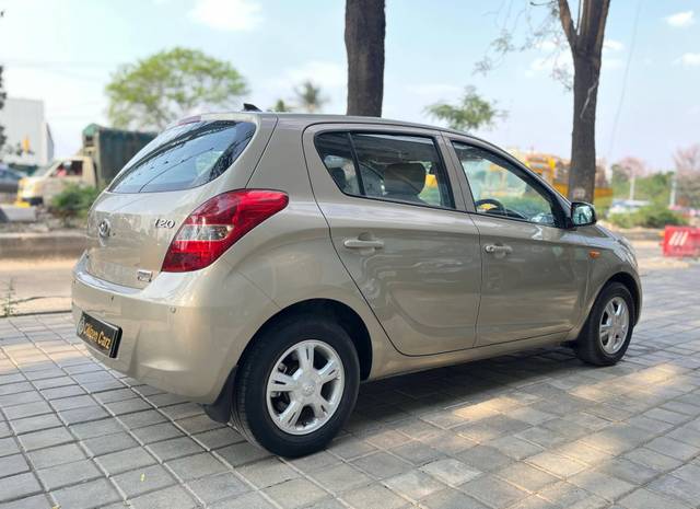 https://images10.gaadi.com/usedcar_image/4555362/original/processed_bc0594d42b7b1a76021a8b46a6eb6b69.jpg?imwidth=6401