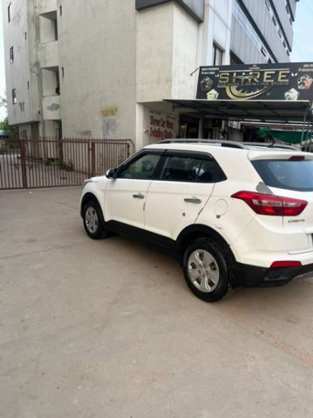 https://images10.gaadi.com/usedcar_image/4555429/original/processed_bde05628-992c-4285-8f59-827678538d19.jpg?imwidth=6402