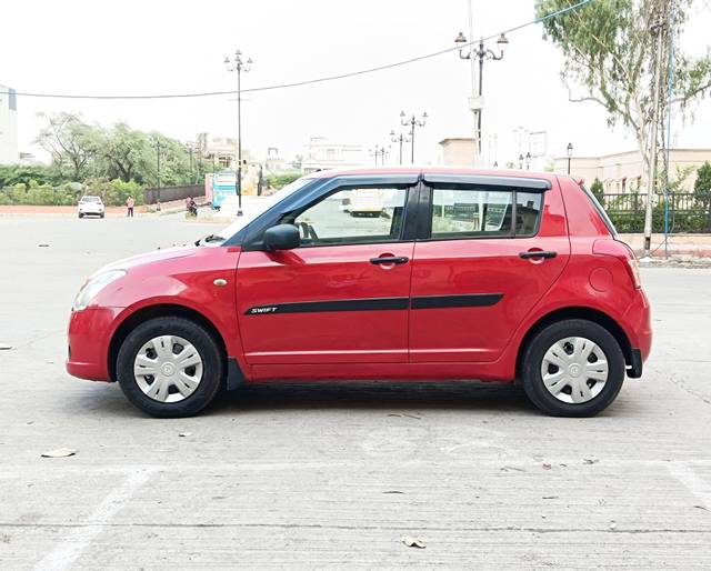 https://images10.gaadi.com/usedcar_image/4555461/original/processed_c49addea7709c07bd3a87ac46ef47842.jpg?imwidth=6402