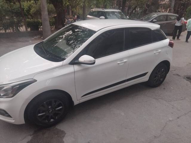 https://images10.gaadi.com/usedcar_image/4555468/original/3e5c855bb6d648f618a9c80c0c2a0ce4.jpg?imwidth=6400