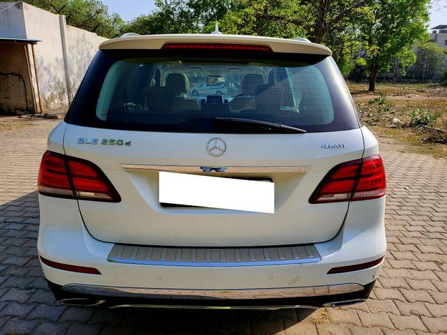 https://images10.gaadi.com/usedcar_image/4555482/original/processed_8a8901d1848926b5985b46fe3599e5bb.jpg?imwidth=6402