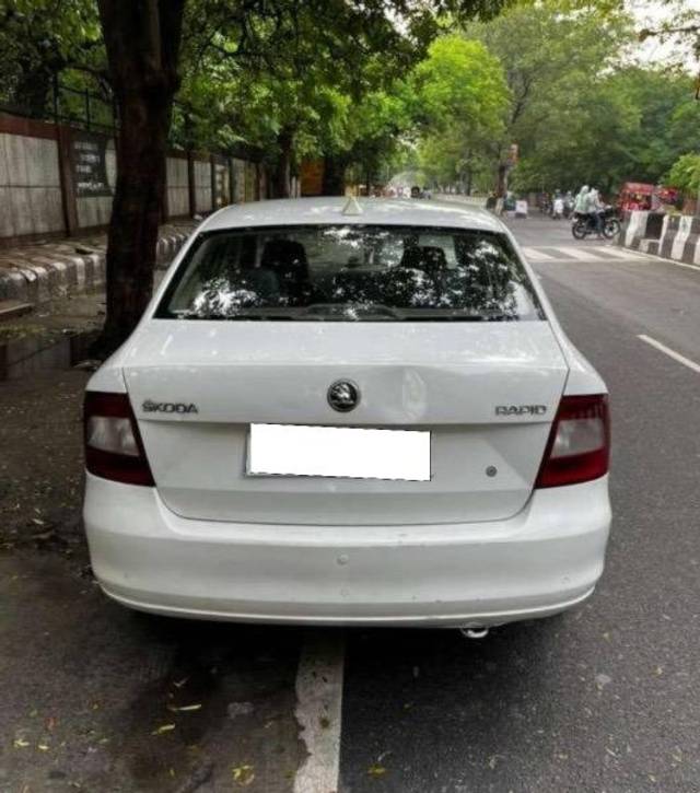 https://images10.gaadi.com/usedcar_image/4555528/original/processed_8ba68533-bca5-4e36-9338-613ad5ffa4a3.jpeg?imwidth=6401