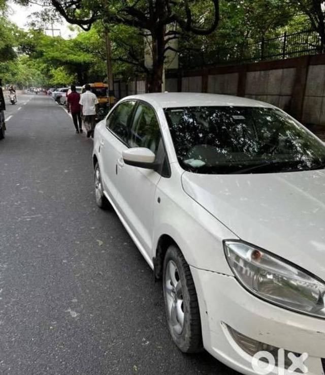 https://images10.gaadi.com/usedcar_image/4555528/original/processed_cfecde5a-9040-4094-89e9-0da7eca7a32d.jpeg?imwidth=6400