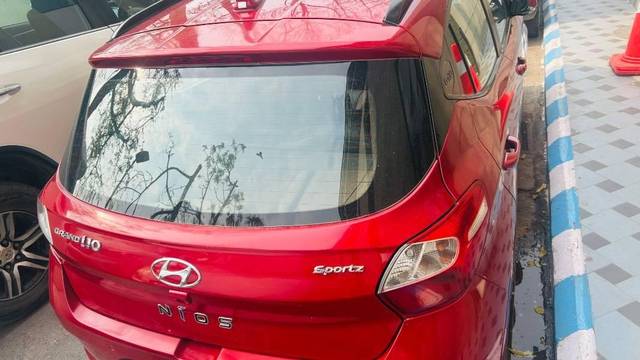 https://images10.gaadi.com/usedcar_image/4555540/original/processed_1144319f-de08-4082-b768-bb5b22aeb5c5.jpeg?imwidth=6401