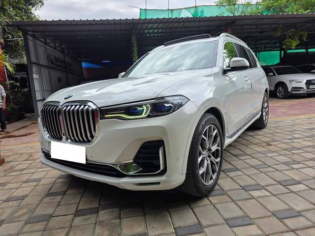 https://images10.gaadi.com/usedcar_image/4555546/original/processed_de01fee4be1860bd9e64cb6e97bba947.jpg?imwidth=6401