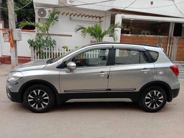 https://images10.gaadi.com/usedcar_image/4555554/original/c7bc323e25af9115a93b207a7e5b84be.jpg?imwidth=6402