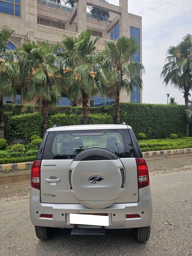 https://images10.gaadi.com/usedcar_image/4555569/original/processed_58eb64f784c9e535a7f78b9af51cc6e9.jpg?imwidth=6401