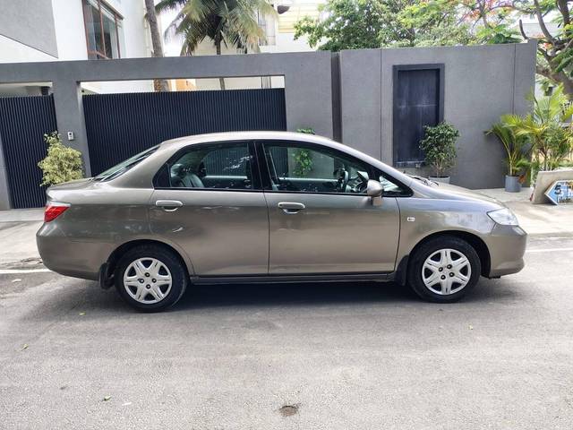 https://images10.gaadi.com/usedcar_image/4555578/original/processed_a6fa0c04c804b7c6a44883b86a2f5479.jpg?imwidth=6401