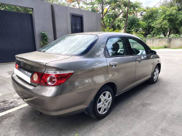 https://images10.gaadi.com/usedcar_image/4555578/original/processed_edfd273905df54877b2124307f80cfe1.jpg?imwidth=6402