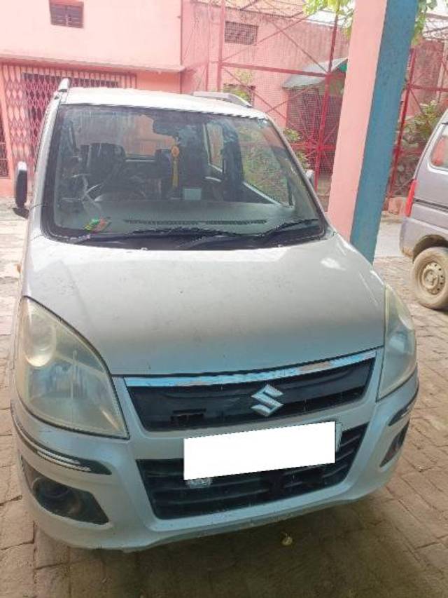 https://images10.gaadi.com/usedcar_image/4555582/original/processed_838430bd-15fa-4b02-b709-32bfc33ecc67.jpg?imwidth=6402