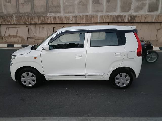 https://images10.gaadi.com/usedcar_image/4555584/original/ab4dae7ed3d42ebe1bdb841d75d72bad.jpg?imwidth=6402