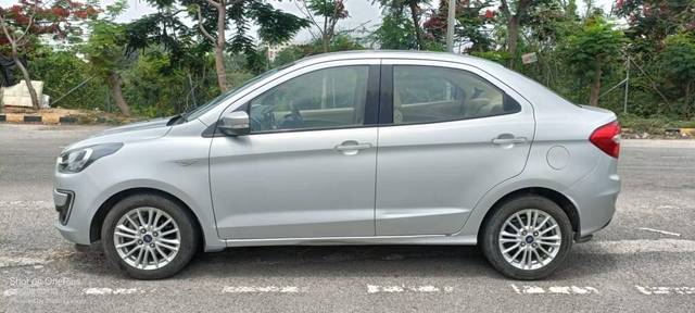 https://images10.gaadi.com/usedcar_image/4555588/original/processed_6f6f2a759122892f44bb715d52d35e79.jpg?imwidth=6402