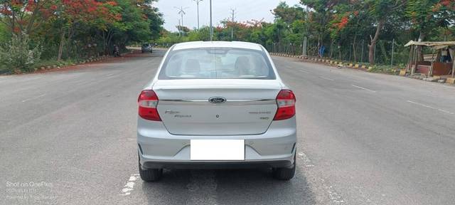 https://images10.gaadi.com/usedcar_image/4555588/original/processed_8e52eb11a0990b193e73acbb55fea5b3.jpg?imwidth=6401