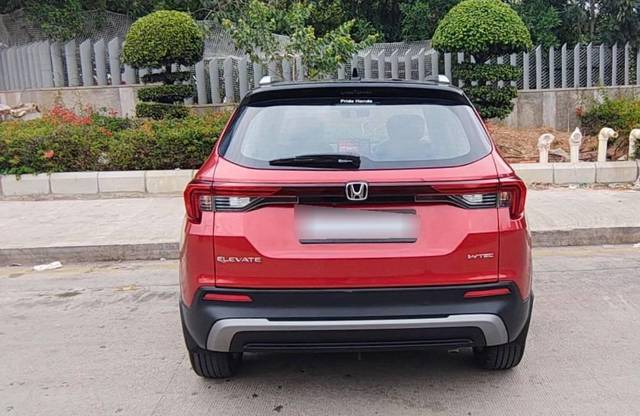 https://images10.gaadi.com/usedcar_image/4555591/original/processed_8bed75ca5ba1ba4de5d8a79f19d997e2.jpeg?imwidth=6402