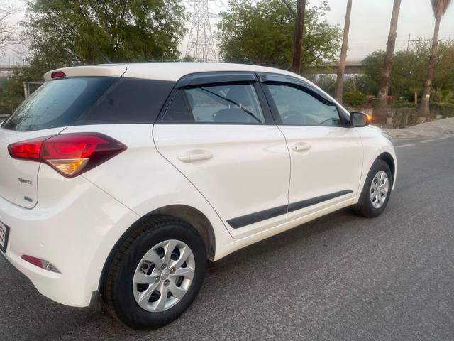 https://images10.gaadi.com/usedcar_image/4555595/original/processed_8dddb8cdc75fb2eab31ff3b37a8c0190.jpg?imwidth=6402