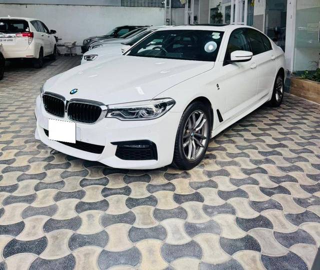 https://images10.gaadi.com/usedcar_image/4555611/original/processed_43a89cfbd45f4895cd935a3a2dcd7686.jpg?imwidth=6400