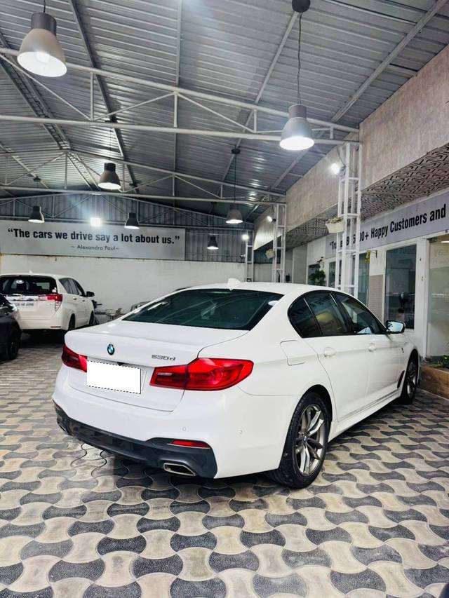 https://images10.gaadi.com/usedcar_image/4555611/original/processed_f20a6b80cd7cf12c7ede0e6103cf20a3.jpg?imwidth=6402