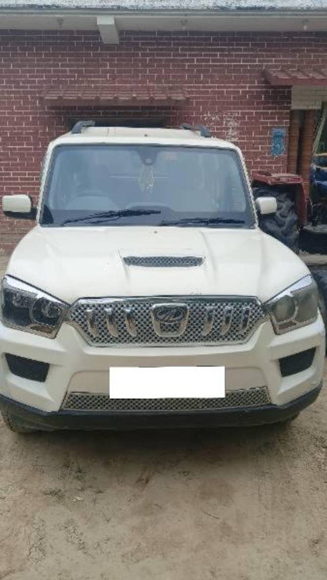 https://images10.gaadi.com/usedcar_image/4555646/original/processed_21bfa0f8-622e-4e63-8590-f8ed22447486.jpg?imwidth=6402