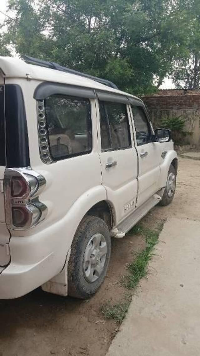 https://images10.gaadi.com/usedcar_image/4555646/original/processed_367aa0b0-57aa-48a8-ba6e-8fa2aa943eb7.jpg?imwidth=6401