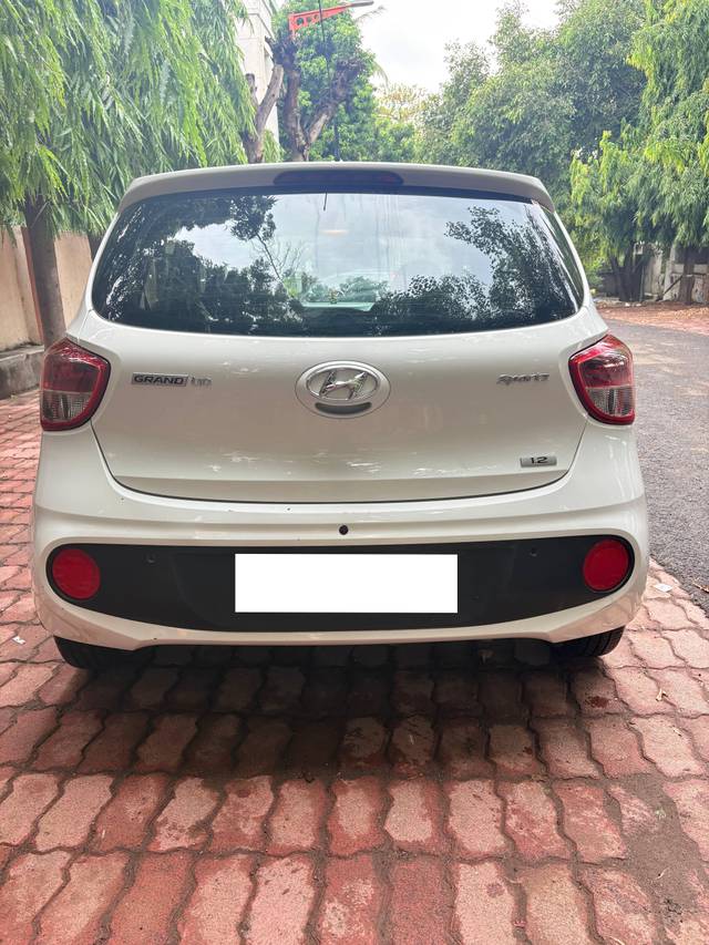 https://images10.gaadi.com/usedcar_image/4555655/original/processed_0c837d73-83fc-40cc-bf1f-8b0a8c34e1e8.jpg?imwidth=6402