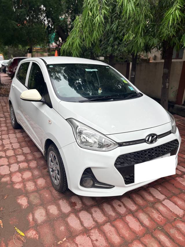 https://images10.gaadi.com/usedcar_image/4555655/original/processed_151008e4-3508-4146-be87-2093e7c2ceae.jpg?imwidth=6400