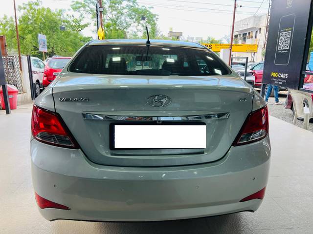 https://images10.gaadi.com/usedcar_image/4555657/original/processed_deea480bcc2782773942ff6fafe743a2.jpg?imwidth=6401