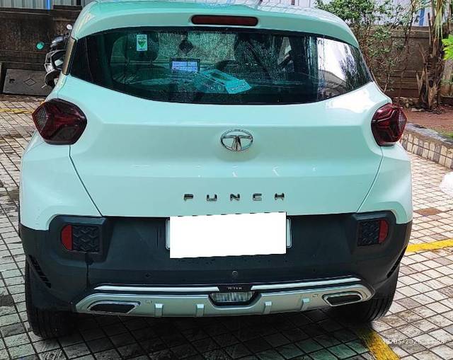 https://images10.gaadi.com/usedcar_image/4555661/original/processed_e9e3fdeb-867f-4376-ad2f-df4678521af4.jpg?imwidth=6401