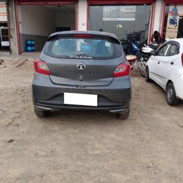 https://images10.gaadi.com/usedcar_image/4555663/original/processed_77e5ad25-47d1-43aa-9b72-cca0ad88fdcd.jpg?imwidth=6401