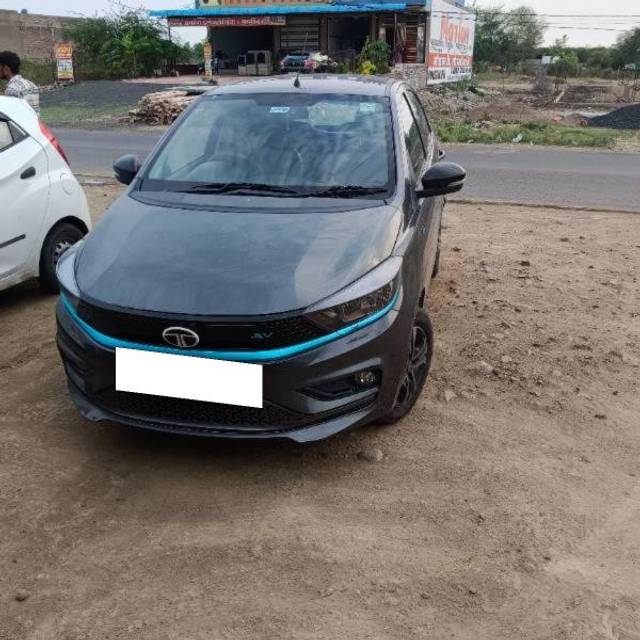 https://images10.gaadi.com/usedcar_image/4555663/original/processed_87f8f98e-68dc-4665-9b3e-3a4a3bd50257.jpg?imwidth=6400