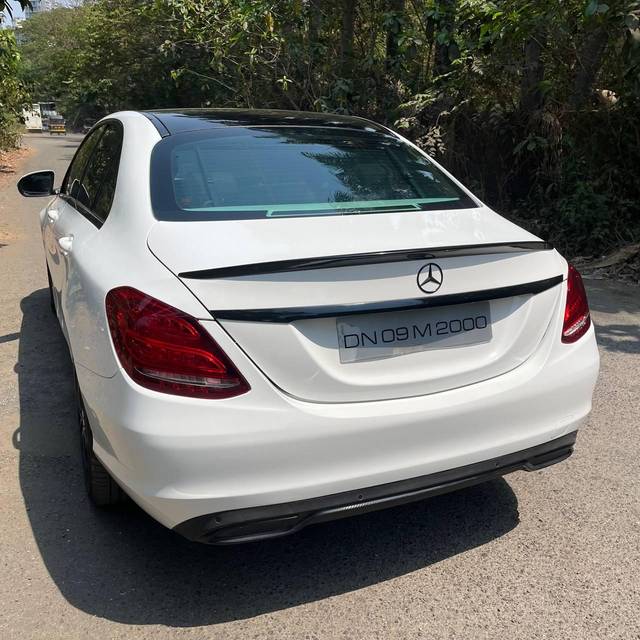 https://images10.gaadi.com/usedcar_image/4555667/original/processed_2e25ac3bd976feb411321e94d6298328.jpg?imwidth=6402