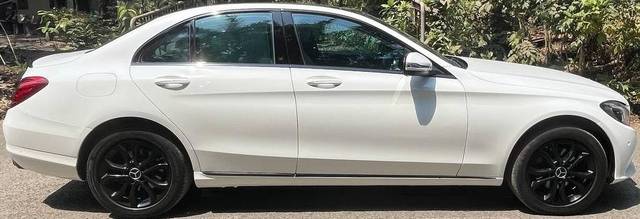 https://images10.gaadi.com/usedcar_image/4555667/original/processed_51099d50bc19fe275cf2870cd258c7d8.jpg?imwidth=6401
