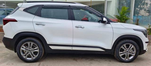 https://images10.gaadi.com/usedcar_image/4555681/original/processed_59e3ee7e59a61b74e4633430cd3bb923.jpeg?imwidth=6401