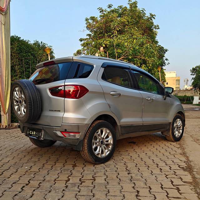 https://images10.gaadi.com/usedcar_image/4555687/original/processed_833ad44e5ef1ba8f0b0415ee70d4f668.jpg?imwidth=6402