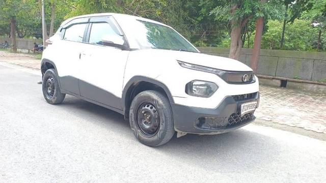 https://images10.gaadi.com/usedcar_image/4555702/original/processed_b9b609508b8f549dffcd550f86314815.jpg?imwidth=6400