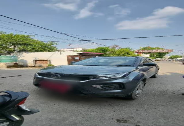https://images10.gaadi.com/usedcar_image/4555714/original/7ee8eb69-3be5-444b-9e01-0cab5f16b5d7.?imwidth=6400