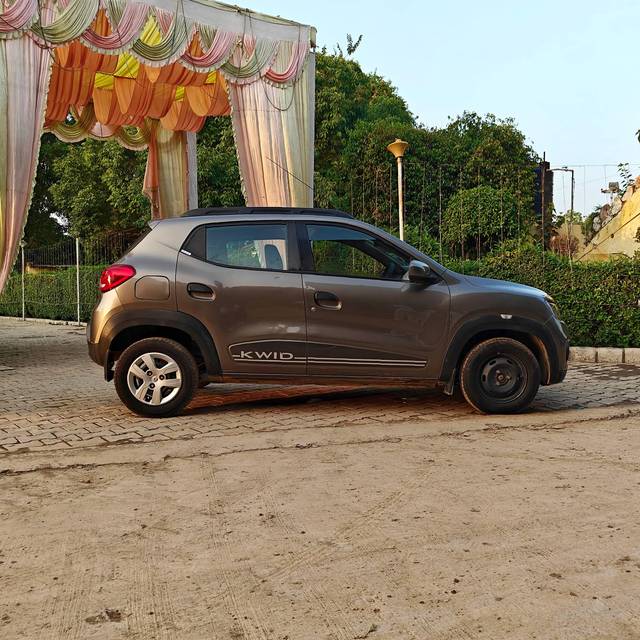 https://images10.gaadi.com/usedcar_image/4555723/original/processed_7e22dd783da15244d7fd6c3992c732d0.jpg?imwidth=6401
