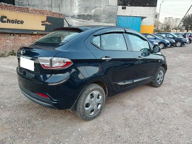 https://images10.gaadi.com/usedcar_image/4555730/original/processed_0894f41445c81d9d5b9ea32d6f62d13c.jpg?imwidth=6402