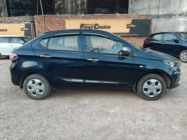 https://images10.gaadi.com/usedcar_image/4555730/original/processed_76438dbb421b3554b466c35a77446adc.jpg?imwidth=6401