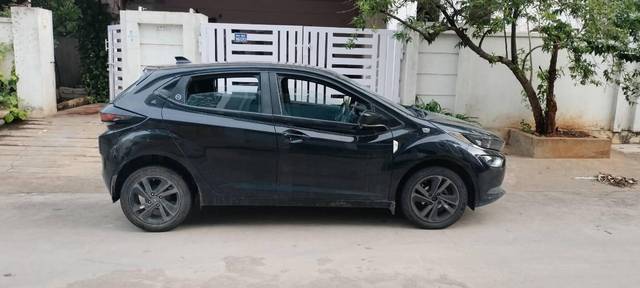 https://images10.gaadi.com/usedcar_image/4555763/original/processed_9c6fc867-cef4-4805-ba1e-eba4701be79f.jpg?imwidth=6402