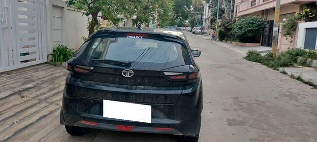 https://images10.gaadi.com/usedcar_image/4555763/original/processed_a2fecb76-35ff-429f-8545-9368f4152e53.jpg?imwidth=6400