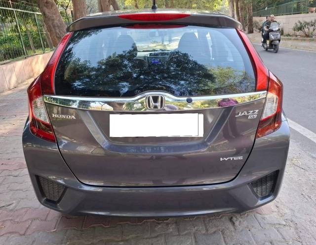 https://images10.gaadi.com/usedcar_image/4555768/original/processed_9d1944b95f32c66521402ad9332a737f.jpg?imwidth=6402
