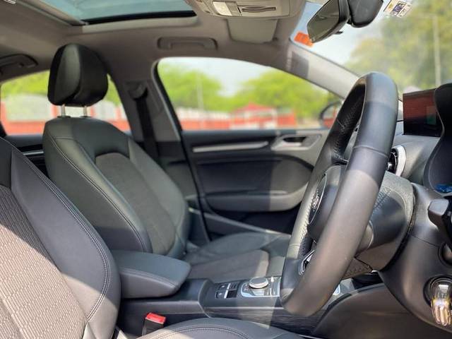 https://images10.gaadi.com/usedcar_image/4555775/original/18cb77a677353b56f934d78c903dbd5d.jpg?imwidth=6402