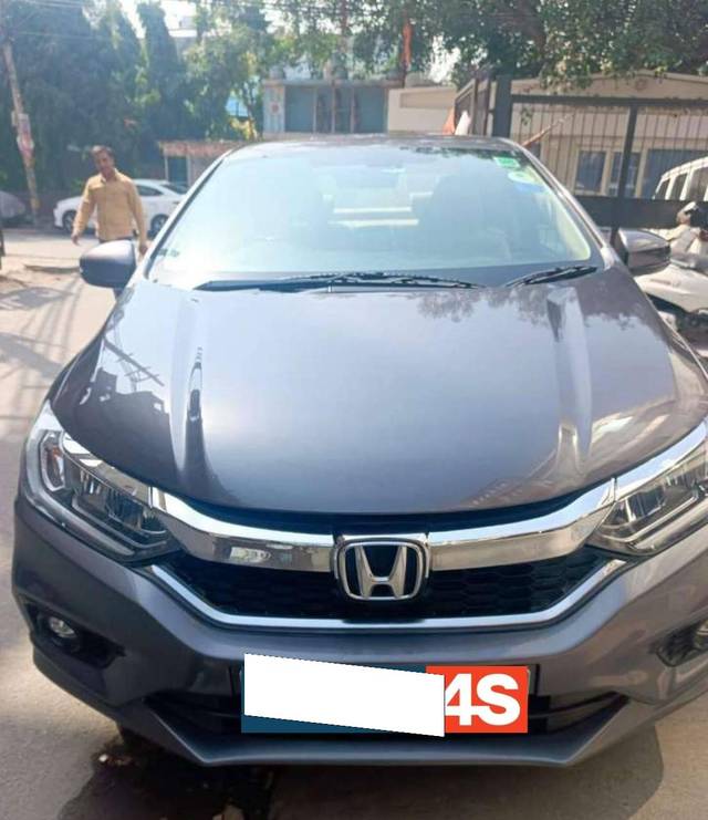 https://images10.gaadi.com/usedcar_image/4555777/original/processed_0e2fef722cd9f277e0590d3b7f714e58.jpg?imwidth=6400