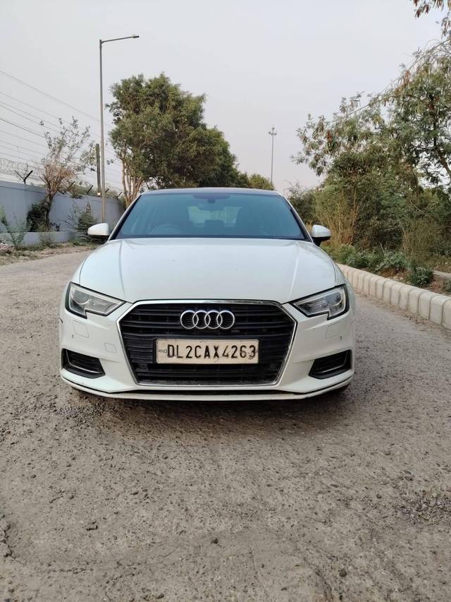 https://images10.gaadi.com/usedcar_image/4555790/original/processed_635ebdbc0da88ac8fe32c8582b55c364.jpg?imwidth=6402