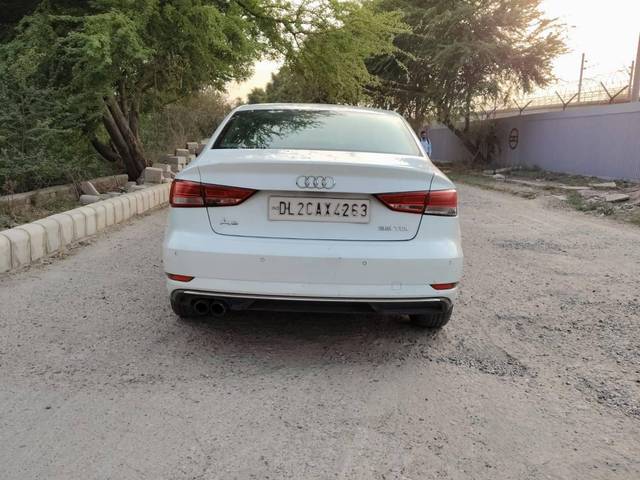 https://images10.gaadi.com/usedcar_image/4555790/original/processed_e2cd9138f344ae60a3e9c7a7e806c300.jpg?imwidth=6401