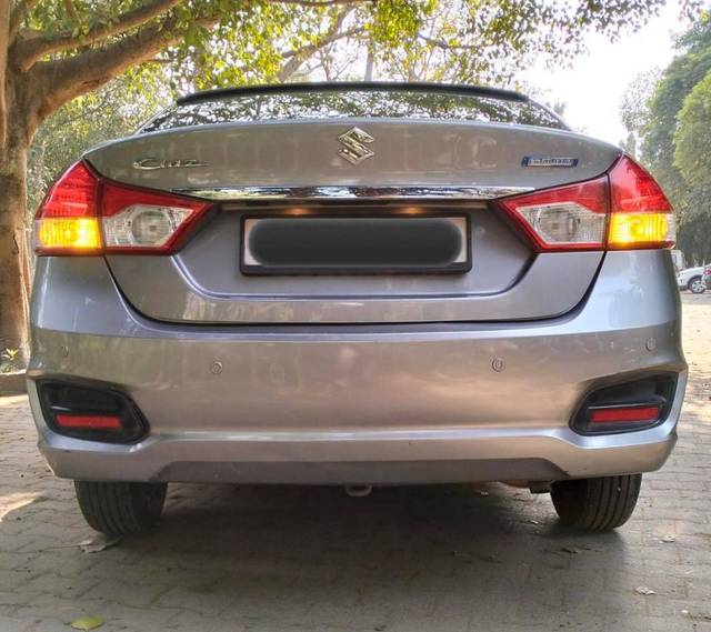 https://images10.gaadi.com/usedcar_image/4555803/original/processed_c770e2dfa29404bde2735a82a6a8aace.jpg?imwidth=6401